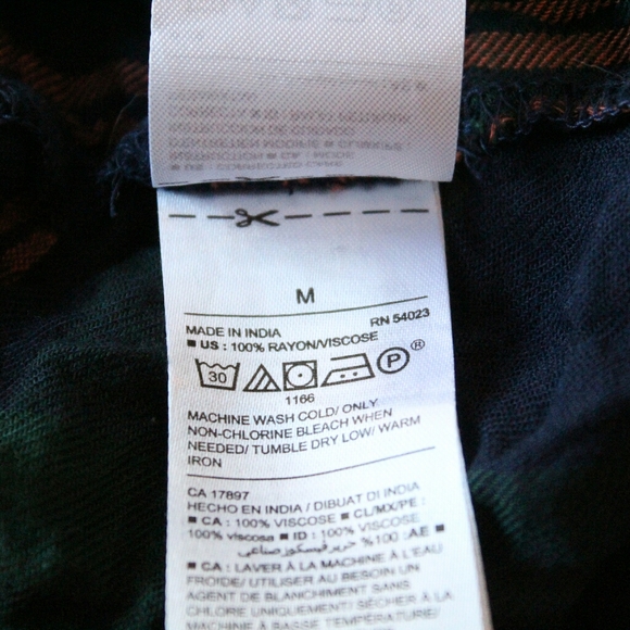 Old Navy flannel shirt🌼 $5 add-on - Picture 2 of 2